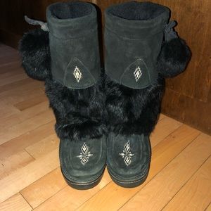 Manitobah mukluks black suede & rabbit fur.  Size 7